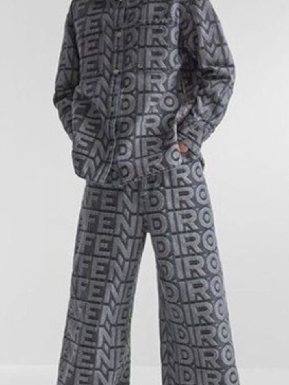 🔥FENDI x Marc Jacobs Collab Wide Leg Graphic Logo Jeans Size IT 38 Waist 26"🔥 - Picture 12 of 12